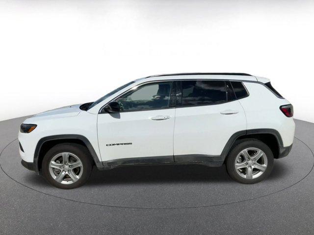 Photo of 2023 Bright White Clearcoat Jeep Compass