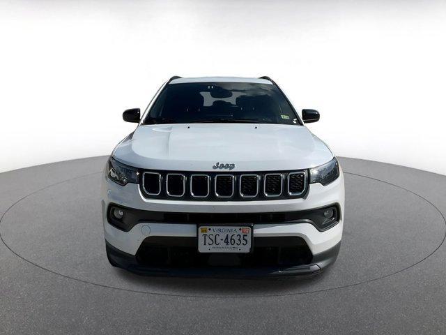 Photo of 2023 Bright White Clearcoat Jeep Compass