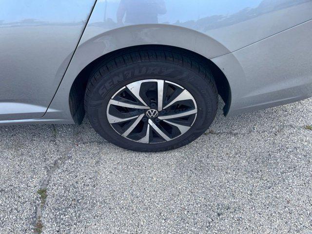 Photo of 2024 Pyrite Silver Metallic Volkswagen Jetta