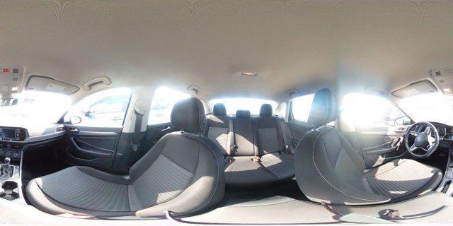 Photo of 2024 Pyrite Silver Metallic Volkswagen Jetta