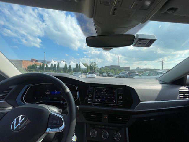 Photo of 2024 Pyrite Silver Metallic Volkswagen Jetta
