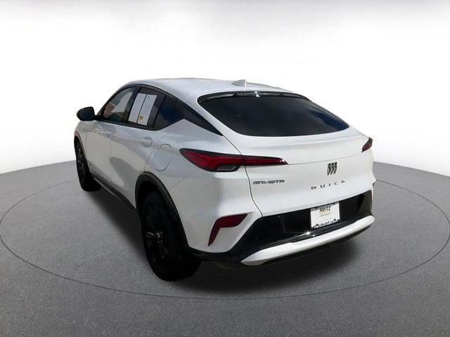 Photo of 2025 Summit White Buick Envista