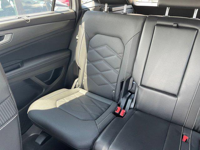 Photo of 2024 Pure White Volkswagen Atlas Cross Sport