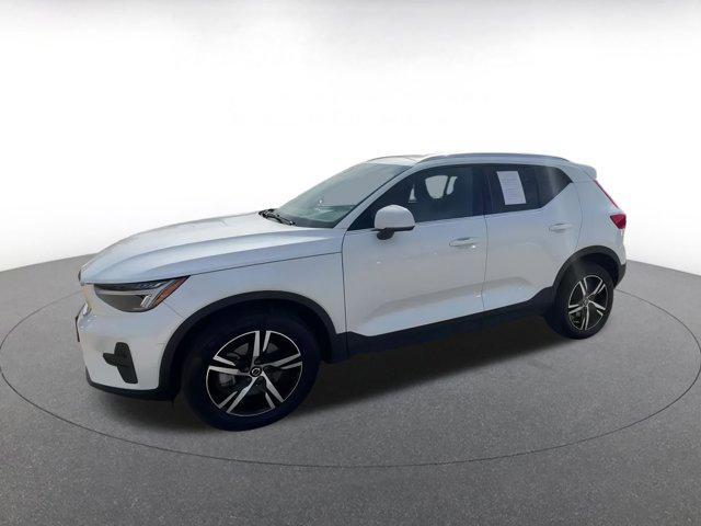 Photo of 2024 Crystal White Metallic Volvo XC40