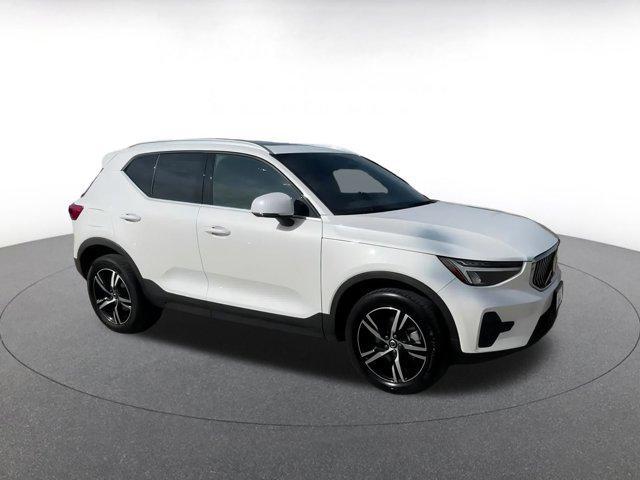 Photo of 2024 Crystal White Metallic Volvo XC40
