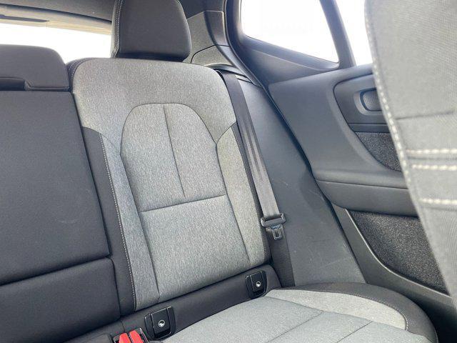 Photo of 2024 Crystal White Metallic Volvo XC40