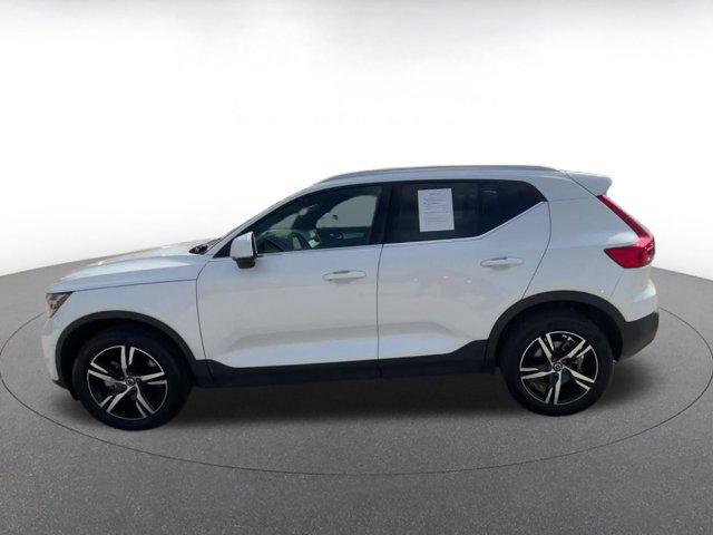 Photo of 2024 Crystal White Metallic Volvo XC40