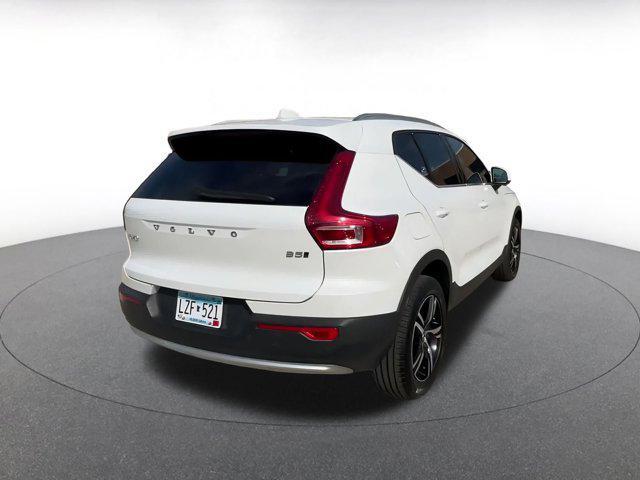 Photo of 2024 Crystal White Metallic Volvo XC40