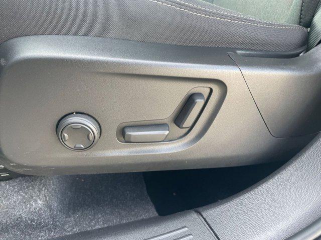 Photo of 2024 Crystal White Metallic Volvo XC40