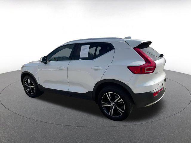 Photo of 2024 Crystal White Metallic Volvo XC40