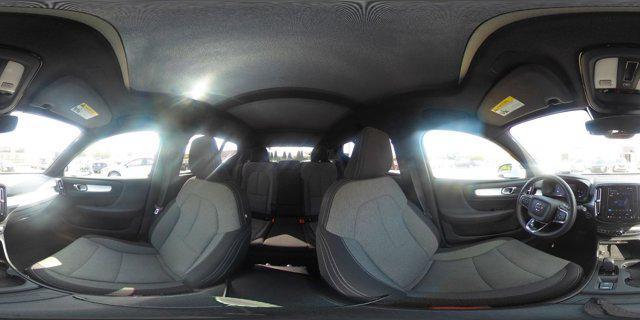 Photo of 2024 Crystal White Metallic Volvo XC40