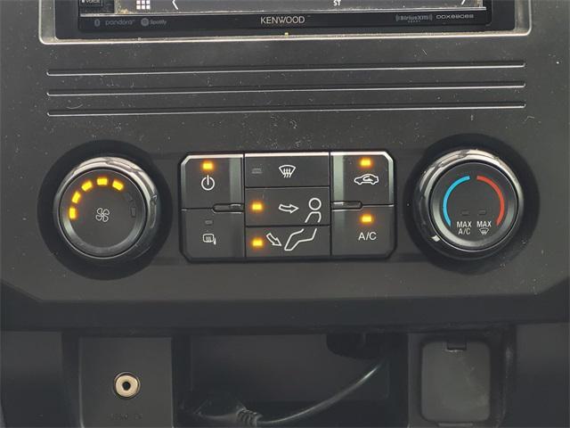 Photo of 2019 Oxford White Ford F-250