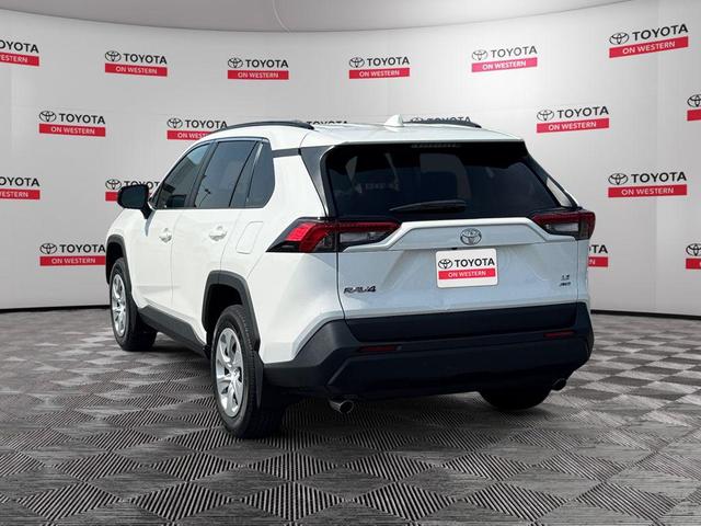Photo of 2020 Super White Toyota RAV4