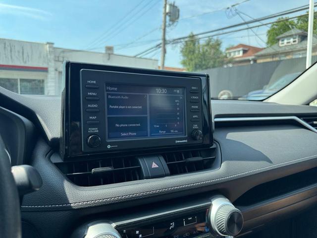 Photo of 2020 Super White Toyota RAV4