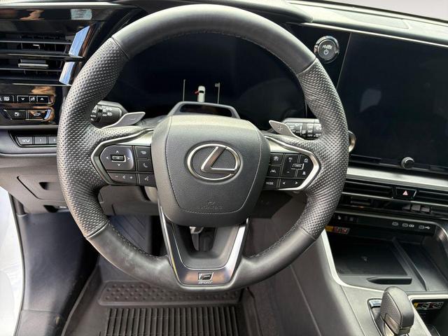 Photo of 2025 Pearl Lexus TX 500h