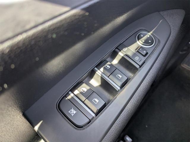 Photo of 2023 Snow White Pearl Kia Forte