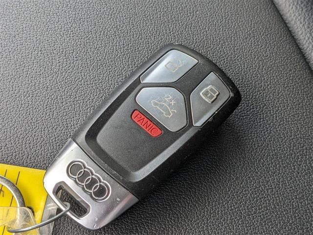 Photo of 2023 Daytona Gray Pearl Effect Audi Q5