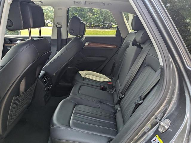Photo of 2023 Daytona Gray Pearl Effect Audi Q5