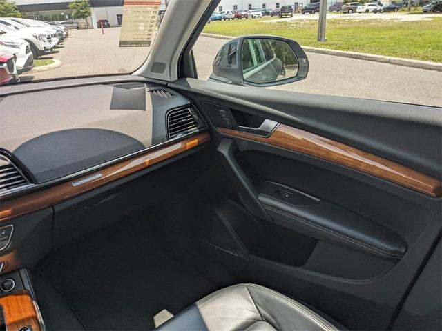 Photo of 2023 Daytona Gray Pearl Effect Audi Q5