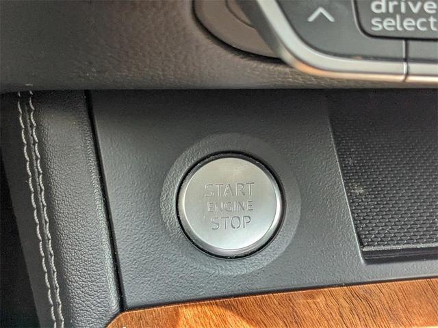 Photo of 2023 Daytona Gray Pearl Effect Audi Q5
