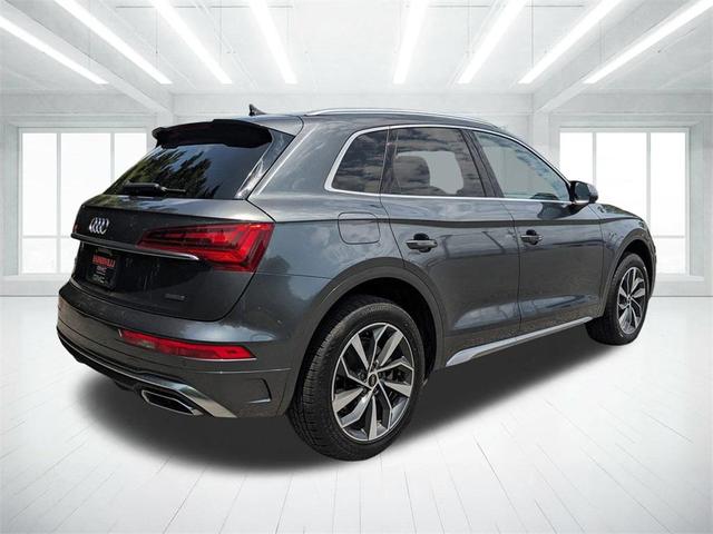 Photo of 2023 Daytona Gray Pearl Effect Audi Q5