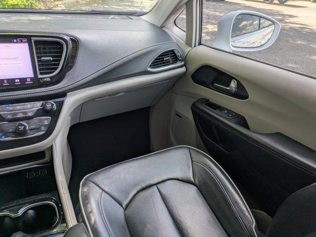 Photo of 2022 Bright White Clearcoat Chrysler Pacifica