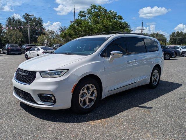 Photo of 2022 Bright White Clearcoat Chrysler Pacifica