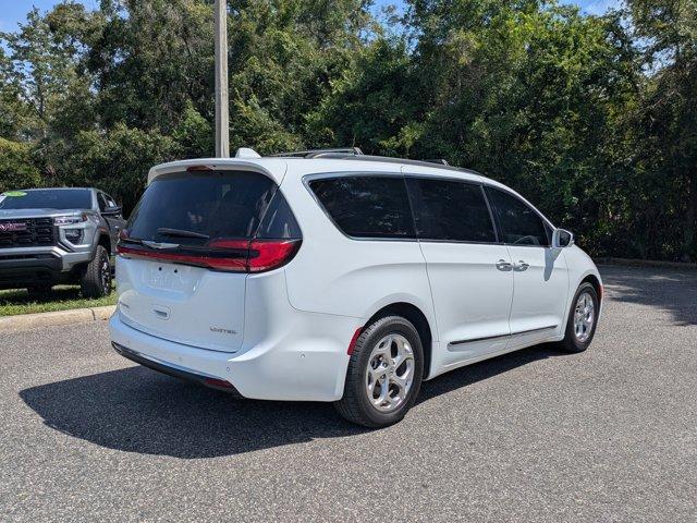 Photo of 2022 Bright White Clearcoat Chrysler Pacifica