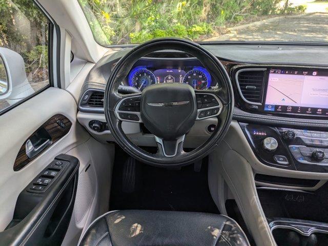 Photo of 2022 Bright White Clearcoat Chrysler Pacifica