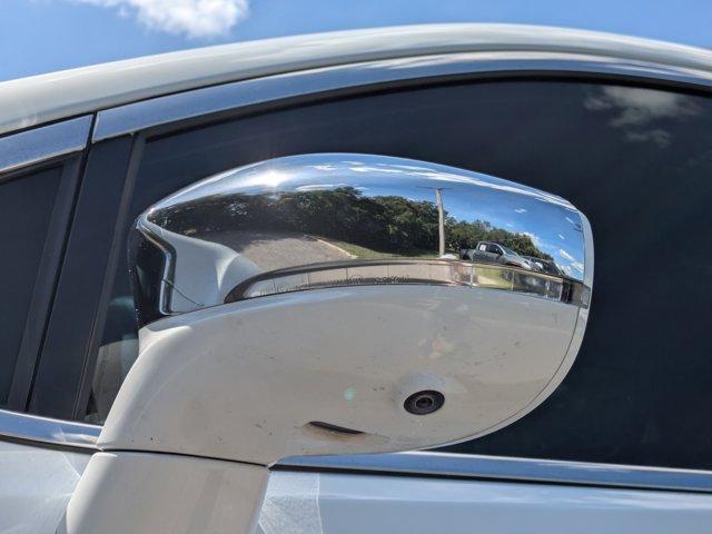 Photo of 2022 Bright White Clearcoat Chrysler Pacifica