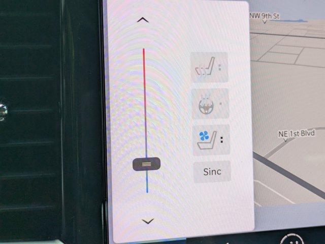 Photo of 2022 Bright White Clearcoat Chrysler Pacifica