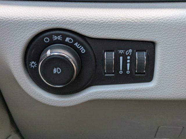 Photo of 2022 Bright White Clearcoat Chrysler Pacifica