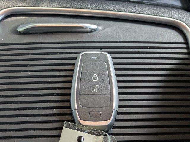Photo of 2022 Bright White Clearcoat Chrysler Pacifica
