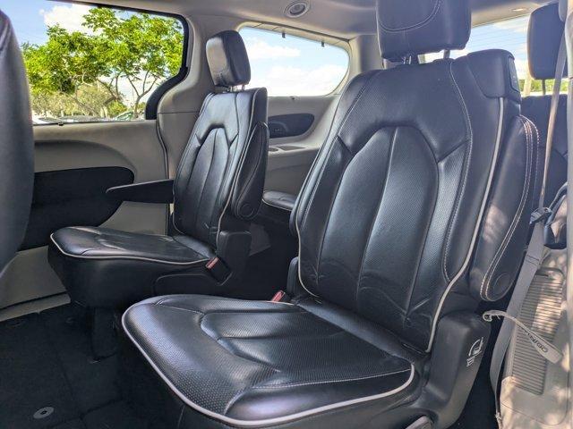 Photo of 2022 Bright White Clearcoat Chrysler Pacifica