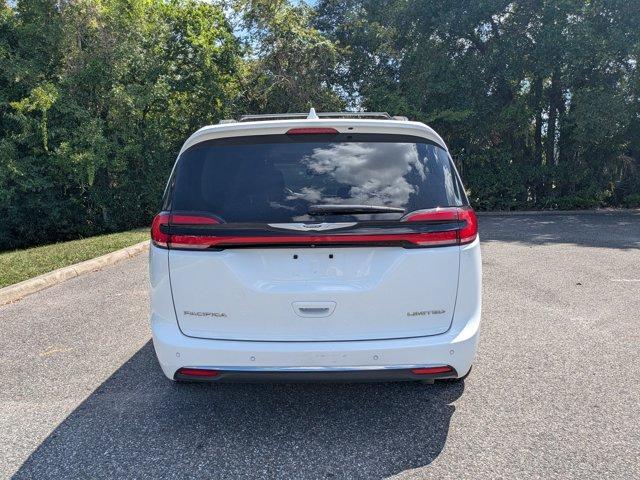 Photo of 2022 Bright White Clearcoat Chrysler Pacifica