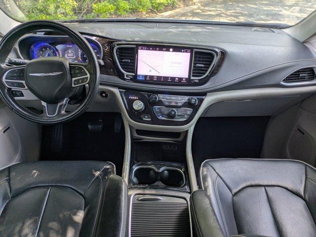 Photo of 2022 Bright White Clearcoat Chrysler Pacifica