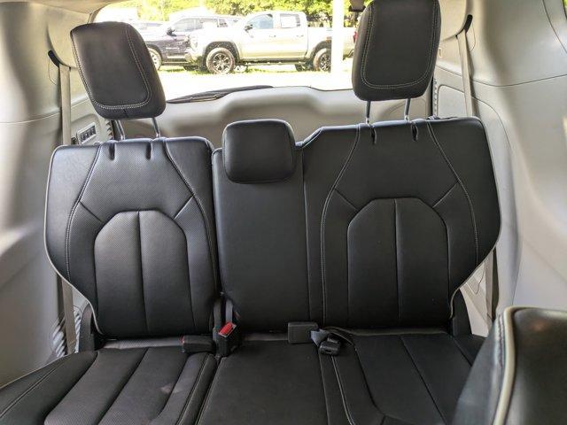 Photo of 2022 Bright White Clearcoat Chrysler Pacifica