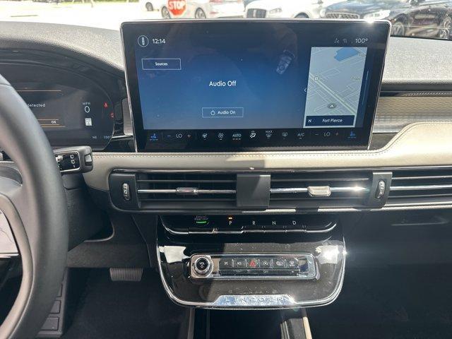 Photo of 2025 Whisper White Lincoln Corsair