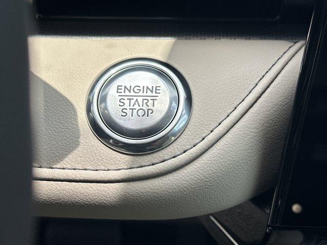 Photo of 2025 White Platinum Tri-Coat Metallic Lincoln Nautilus