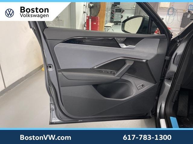 Photo of 2025 Platinum Gray Metallic Volkswagen Tiguan
