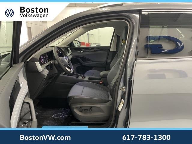 Photo of 2025 Platinum Gray Metallic Volkswagen Tiguan