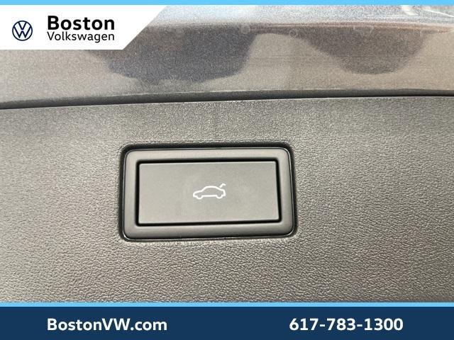 Photo of 2025 Platinum Gray Metallic Volkswagen Tiguan