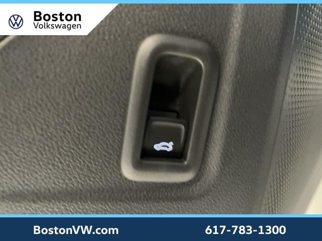 Photo of 2025 Platinum Gray Metallic Volkswagen Tiguan