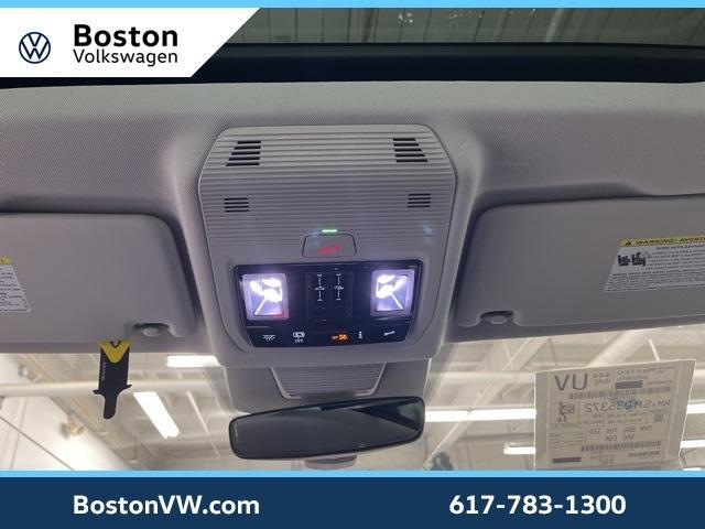 Photo of 2025 Platinum Gray Metallic Volkswagen Tiguan