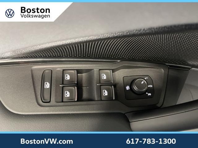 Photo of 2025 Platinum Gray Metallic Volkswagen Tiguan