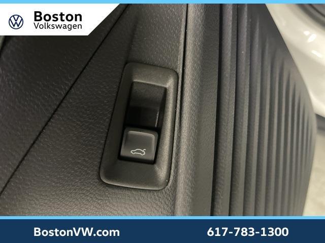 Photo of 2025 Opal White Pearl W / Black Roof Volkswagen ID.4