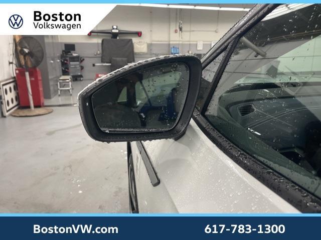 Photo of 2025 Opal White Pearl W / Black Roof Volkswagen ID.4