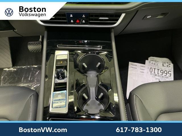 Photo of 2025 Pure Gray Volkswagen Atlas