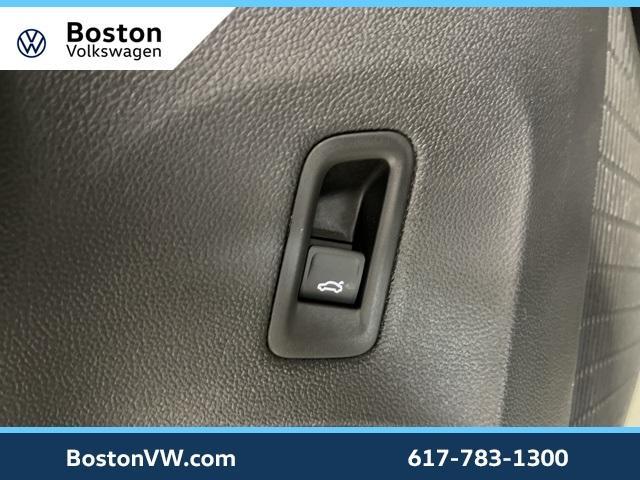 Photo of 2025 Pure Gray Volkswagen Atlas