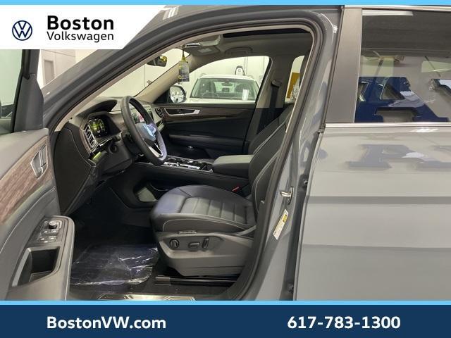 Photo of 2025 Pure Gray Volkswagen Atlas